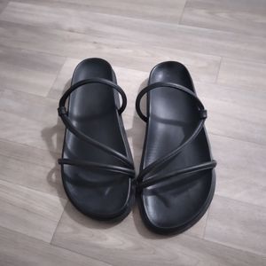 Urban outfitters  black size 8 sandal